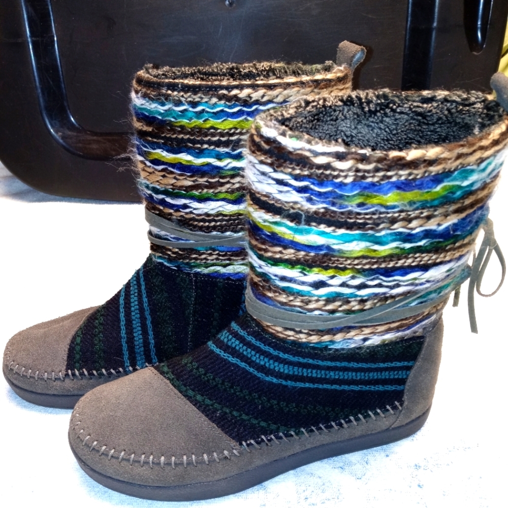 TOMS 7.5 Wmns Nepal Fashion Boots Dk Grey Suede/Textile Mix Great Condition